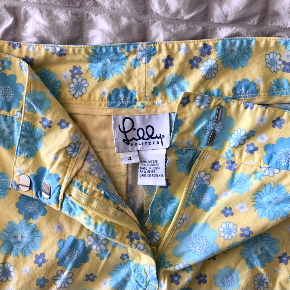 VTG Lilly Pulitzer Yellow & Blue Lion Floral Capri - Picture 4 of 4